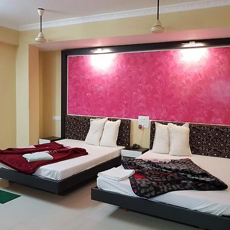 Swagatam International Hotell Tarapith Eksteriør bilde