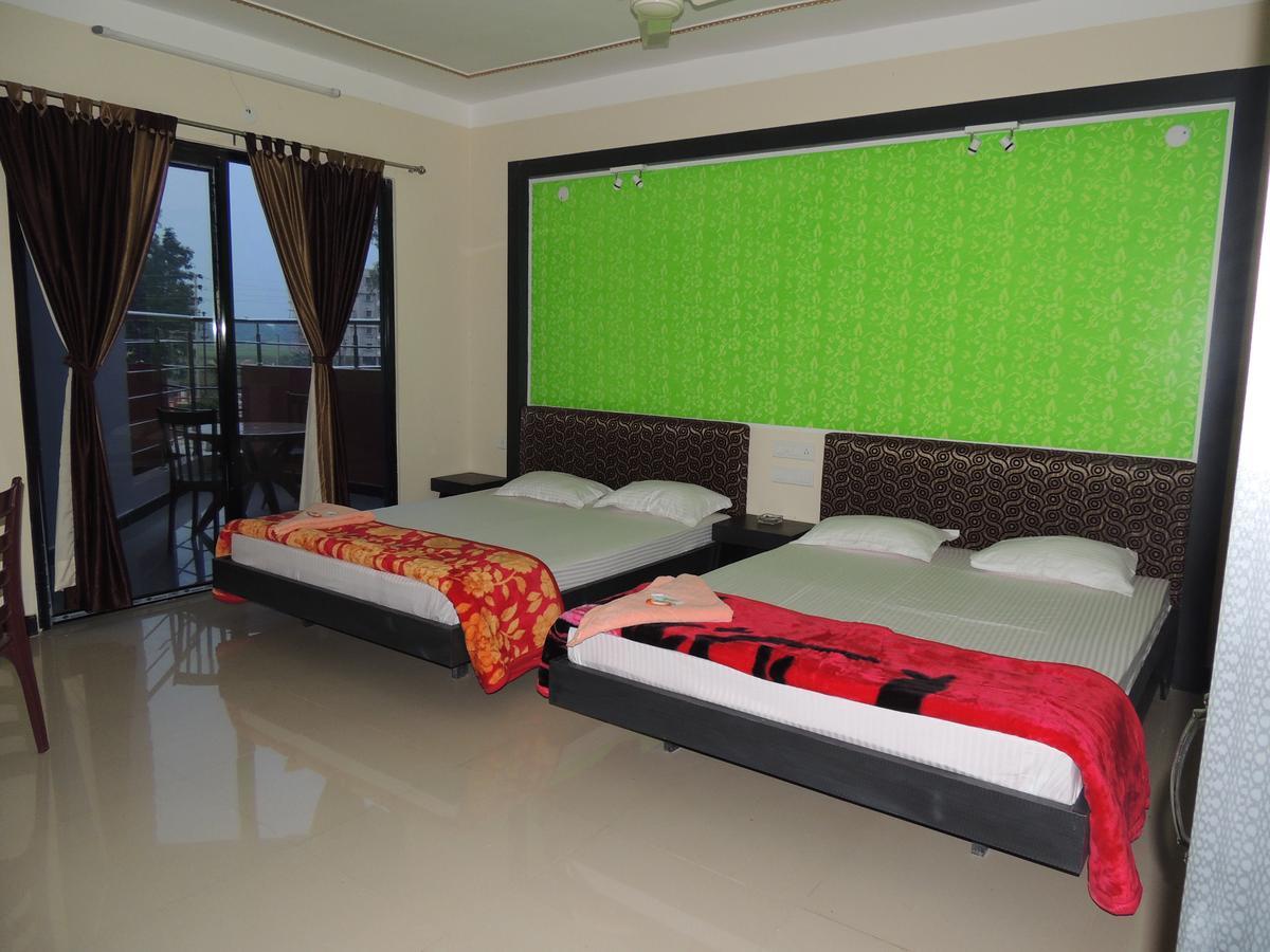 Swagatam International Hotell Tarapith Eksteriør bilde