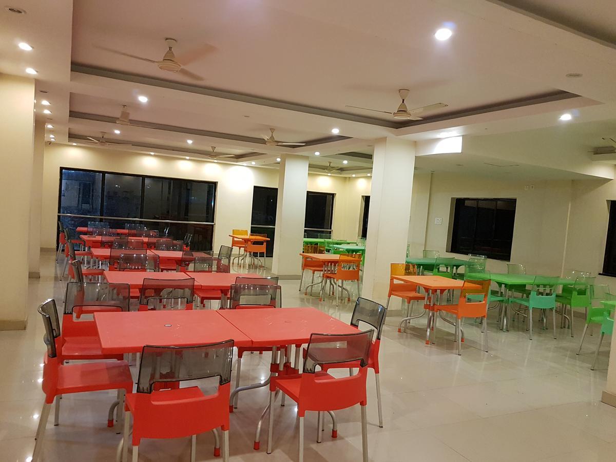 Swagatam International Hotell Tarapith Eksteriør bilde