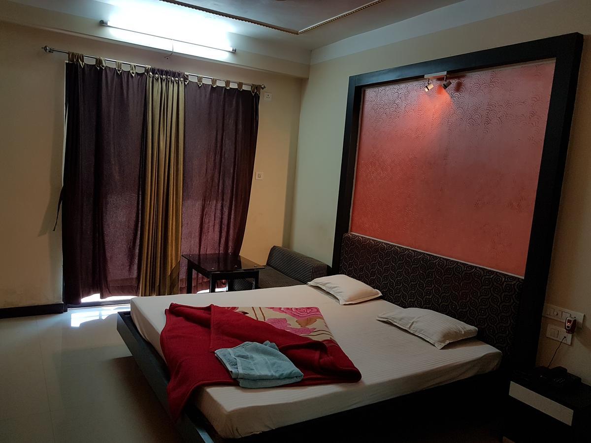 Swagatam International Hotell Tarapith Eksteriør bilde