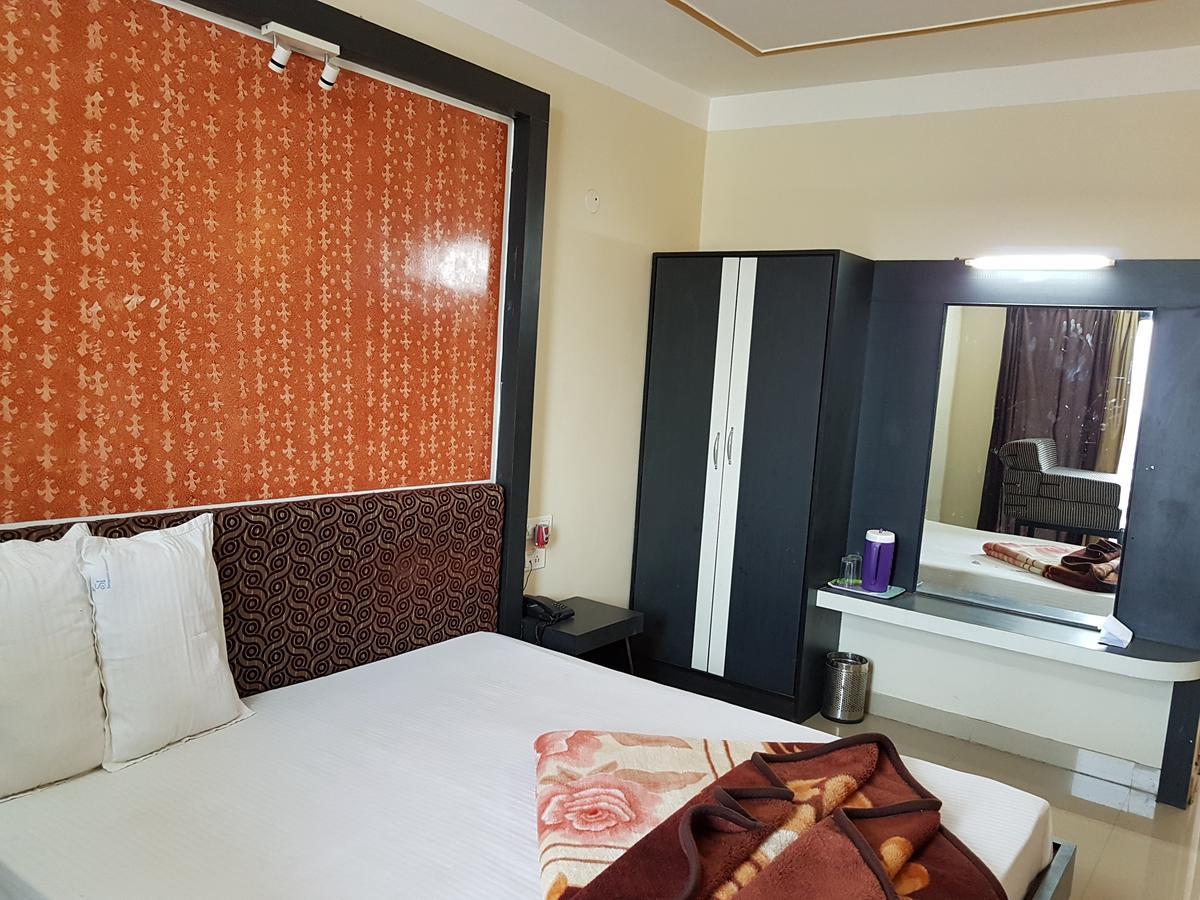 Swagatam International Hotell Tarapith Eksteriør bilde