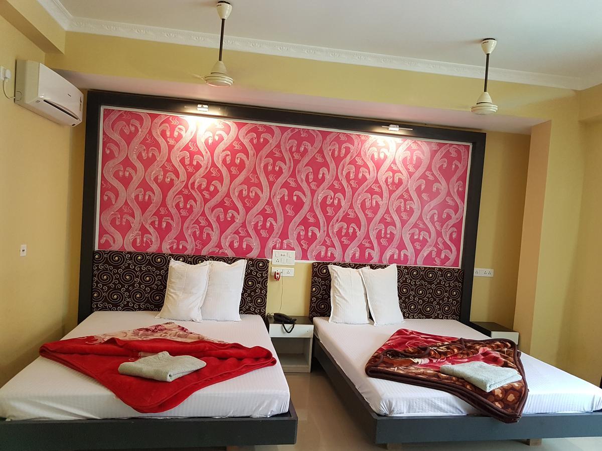 Swagatam International Hotell Tarapith Eksteriør bilde