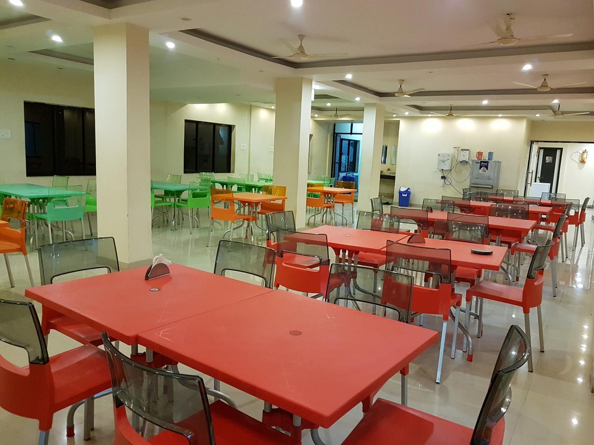 Swagatam International Hotell Tarapith Eksteriør bilde