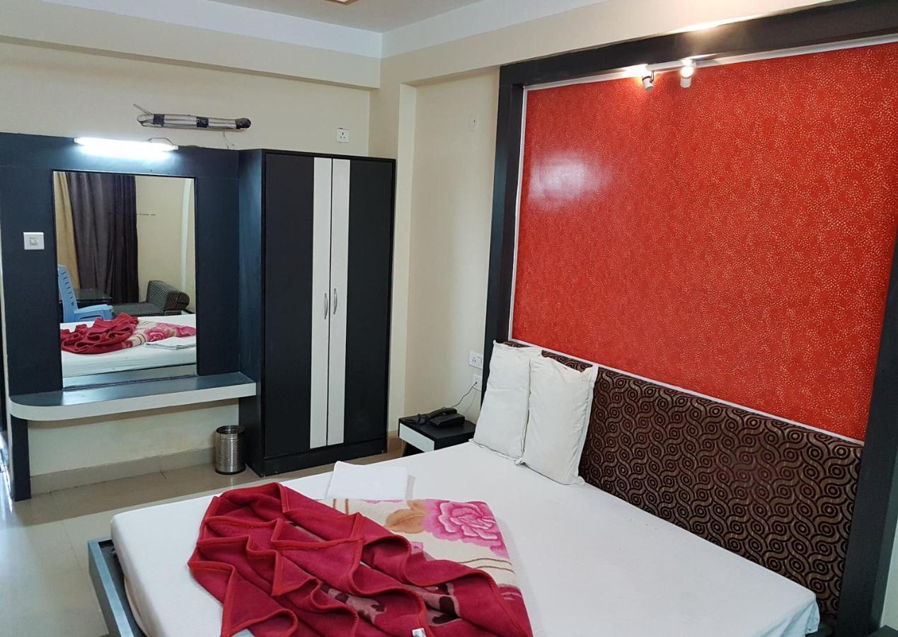 Swagatam International Hotell Tarapith Eksteriør bilde
