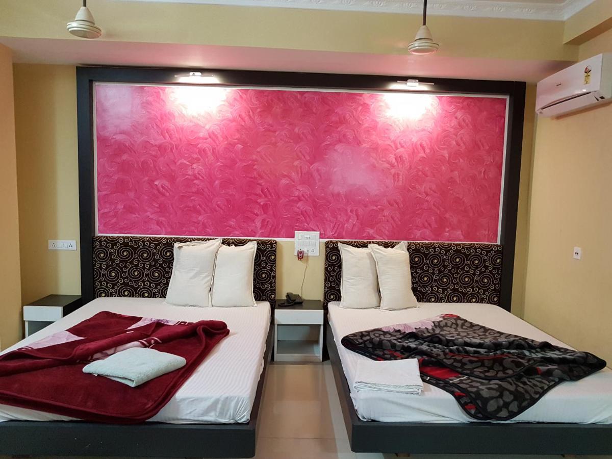 Swagatam International Hotell Tarapith Eksteriør bilde